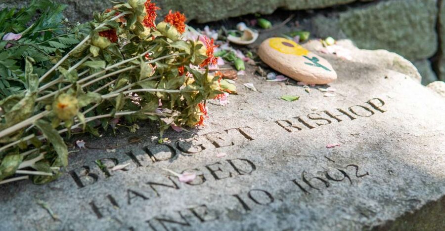 Salem: Self-Guided Scary Ghosts & Witch Trials Audio Tour - The languages feature: better for families and mixed groups