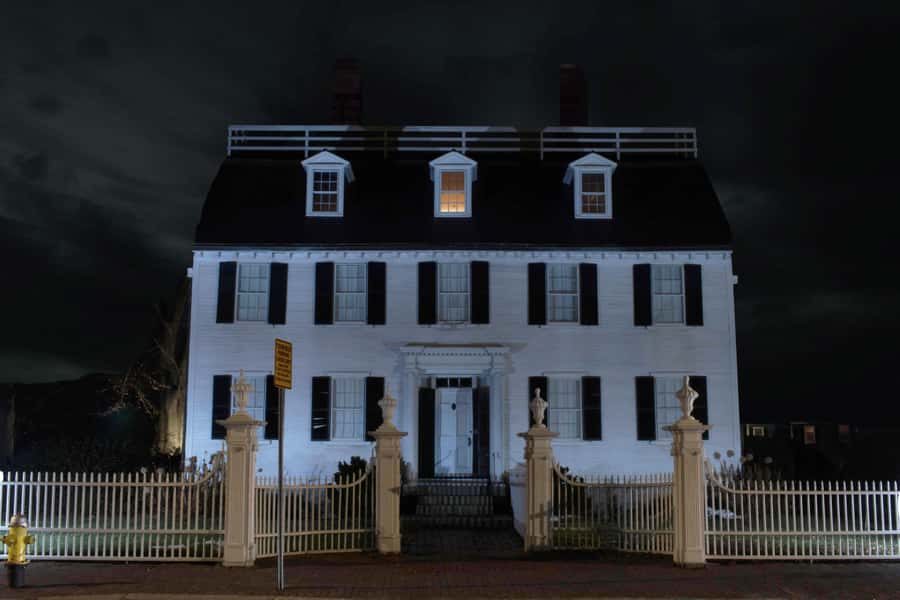 Salem: Ultimate Dead of Night Walking Ghost Tour - Iconic Stops You’ll Walk By: Witch History Museum, Hawthorne Statue, and the Memorial