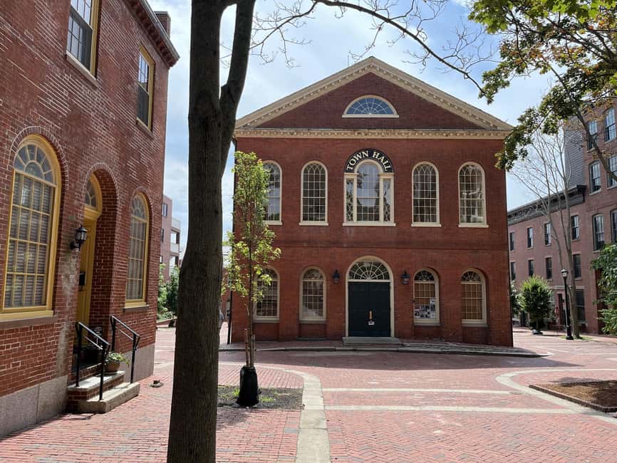 Salem Witch Tour from Boston by Train - Small group size and the guide’s style
