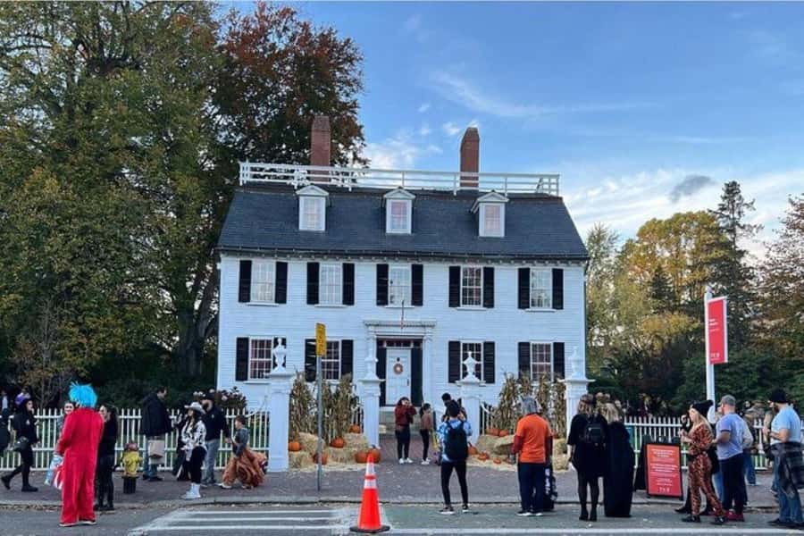 Salem: Witch Trial History and Salem Haunts Walking Tour - Salem’s Witch Trials and Haunts in One Tight Hour