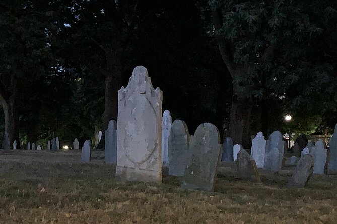 Self-Guided Smartphone Ghost Walking Tour Boston App EMF Reader - Mid-route passbys: the tour that stays outside, even when places are open